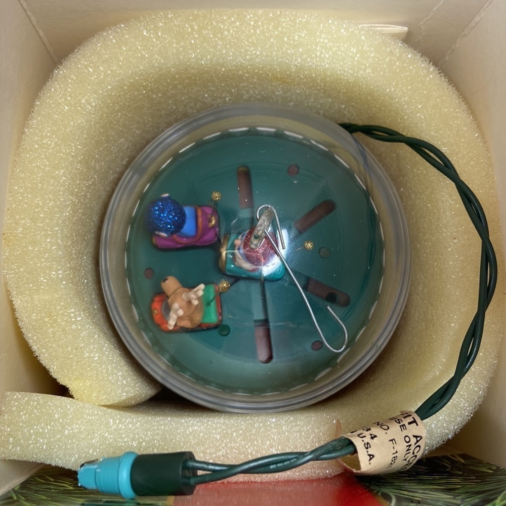 1991 Hallmark Ornament Kringles Bumper Cars Magic Blinking Lights and Motion - Picture 2 of 15